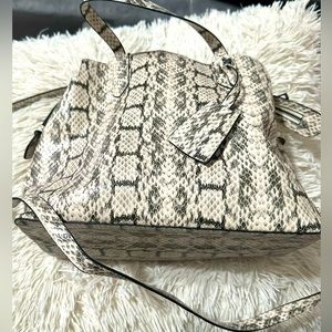 💕 Faux Snakeskin Purse